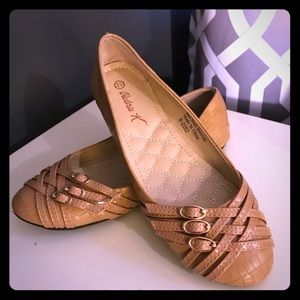 DONATED NEW Tan flats with quilted cushion sole